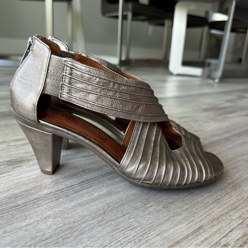 gentle souls leather Metallic Pewter Open-Toe Crossover Sandal Heels 7.5